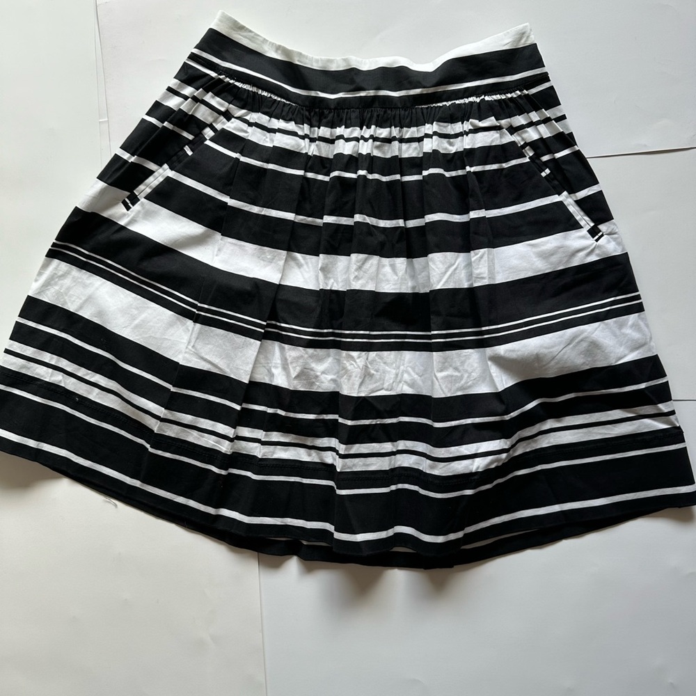 NWT Banana Republic A line skirt in size 0 with pockets